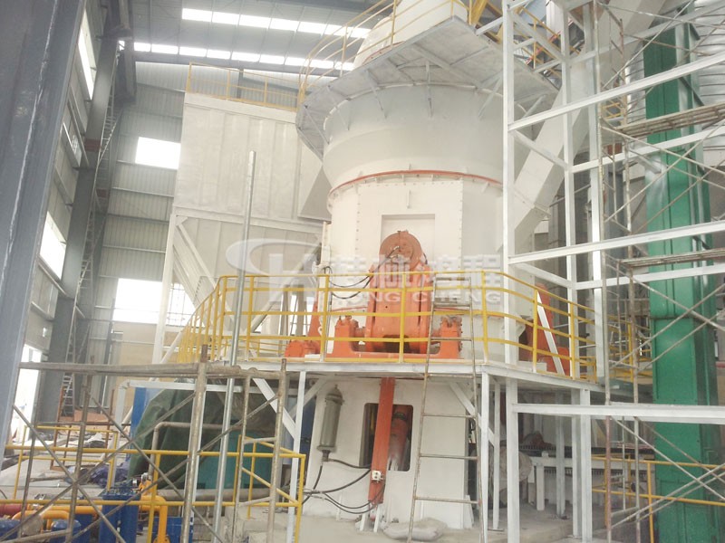 年產(chǎn)15萬噸的電廠石膏生產(chǎn)石膏粉優(yōu)勢設備 HLM2400石膏立式磨
